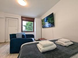 Hotel fotoğraf: Cozy Room w A/C, 65'' TV & Floor Heating