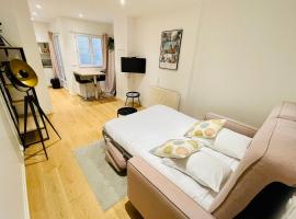 Hotel Photo: Cinéma Furnished flat