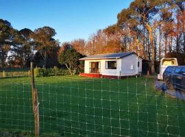 Hotel Photo: The Barnyard Cottage