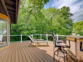 Hotel fotoğraf: Secluded Retreat with Covered Patio and Sun Deck!