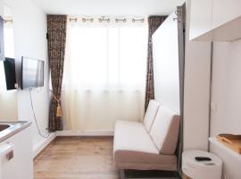 Foto di Hotel: Chambre avec sa salle de de bain privative