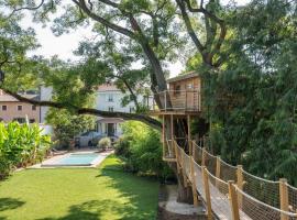 Foto do Hotel: Séquoia - Newly refurbished mansion by the river with pool and garden