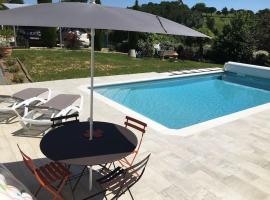 מלון צילום: À 4 kms Bergerac, jacuzzi, piscine, 3 chs