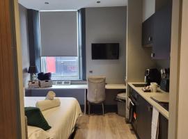 호텔 사진: Tren-D Luxe Studio Apartment Room 3 - Contractors, Relocators, Profesionals, NHS Staff Welcome