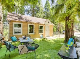 Hotel Photo: Pet-Friendly California Abode with Fenced-In Yard!