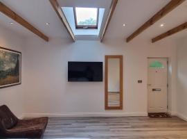 Hotel Photo: Spacious Open Plan Guest House