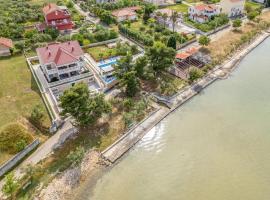 Nice Apartment In Mrljane, hotel v destinaci Mrljane