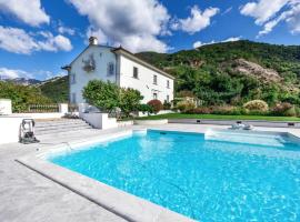 호텔 사진: Camera doppia in villa storica con piscina vista mare