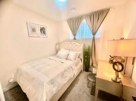 ホテル写真: Homely & Cozy fully furnished basement apartment