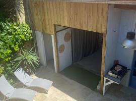 Hotel Photo: Grande Maison de famille patio, babyfoot…