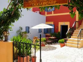 Taxiarchis, hôtel à Symi