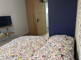 A picture of the hotel: Jolie chambre chez Helene