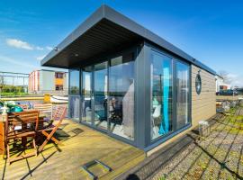 Фотография гостиницы: Unique Houseboat in Steenwijk near Giethoorn