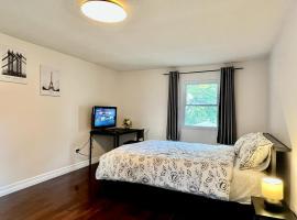 Hotel Photo: Cozy home in Mississauga, near Square One shopping Center and UoT Mississauga