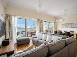 Hotel Photo: Bright Central Apartment with Splendid sea view!