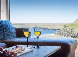 Luxury cottage - in amazing surroundings, hotel v destinaci Sandur