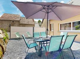 Hotel Foto: 3 Bedroom Amazing Home In Sartilly-baie-bocage