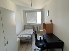 Foto di Hotel: Single private room in a 5 room shared apartment