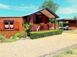 A picture of the hotel: Chalet 4 pers près du Zoo La Flèche, Ping-pong, pétanque, barbecue, pergola