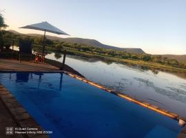Ou Kraal Tented Lodge, hotel in Boshoek