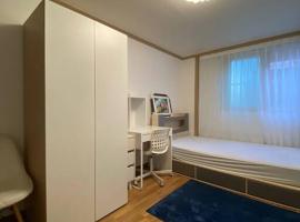 A picture of the hotel: Cozy 4 - 10mins to Gunkuk Univ, Convenient location for one person