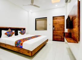 A picture of the hotel: FabHotel Maa Gayatri