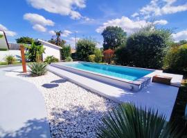 Hotel fotografie: Gîte avec piscine jacuzzi espace bien-être partagés entre Bordeaux et Lacanau océan