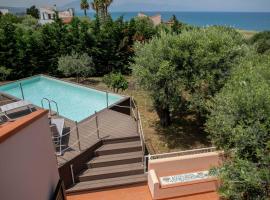 รูปภาพของโรงแรม: Villa Bruna sea and pool in Cefalù