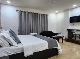 Hotel Crystel Residency By Premium Villa