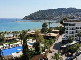 DeMANOR HOTEL ADULT ONLY