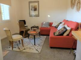 Hotel kuvat: Appartement Arty avec jardin à 2mn de la Plage
