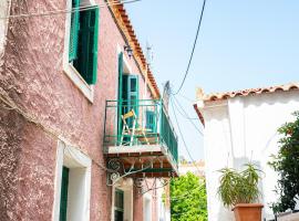 Hotel Photo: Elisabeth's Traditional House in Poros