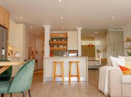 Hotel Photo: Creamy Dreamy Luxury City Retreat