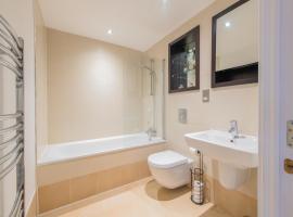 Hotel Foto: Stunning City Centre Water VIews 2 Bed 2 Bath FREE PARKING