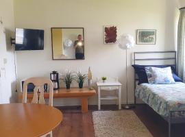 Ekhult Apartments - Ground Floor - Garden and Lake View, ξενοδοχείο σε Ulricehamn