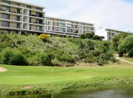 Hotel foto: Apartment in Belas Golf country club - pool, private terrace and golf course view