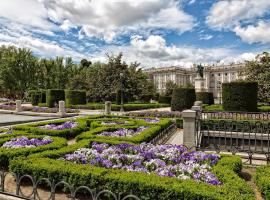 Foto di Hotel: Royal Palace Luxury Suites Center Madrid