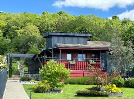 Fotos de Hotel: TiNY HOUSE LE CHALET