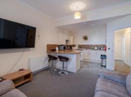 Spacious 2-Bedroom Condo With Free Parking On Site, hotel v destinaci Montrose