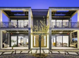 Hotel Foto: Modern Luxury Concrete Home