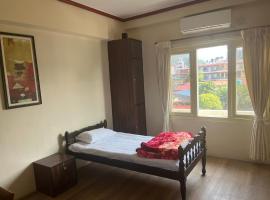 होटल की एक तस्वीर: Pokhara Beijing Hotel