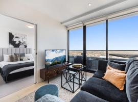 Hotel Photo: Chic 1-Bed with City Views, Parking, Gym & Pool