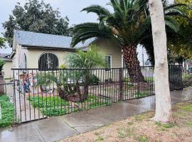 House Downtown OC Santa Ana, Hotel in Santa Ana