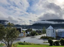 Hotel Photo: Cozy, central apartment with best view in Tromsø