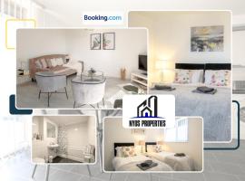 호텔 사진: 2 Bed Apt City Centre By NYOS PROPERTIES Short Lets & Serviced Accommodation