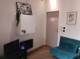 Hotel Photo: Beautiful apartment in the heart of the Écusson