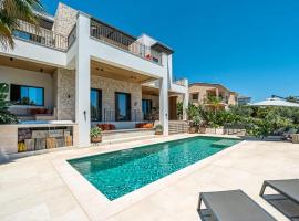 Hotel Foto: Stunning Renovated Sea View Villa On Anchorage Hill In Bendinat