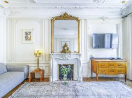 Hotel Photo: Luxury Marais Cocon 3BR by Airsuite