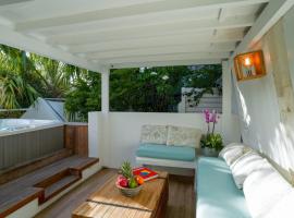 Fotos de Hotel: One bedroom bungalow with shared pool jacuzzi and furnished terrace at Saint Barthelemy