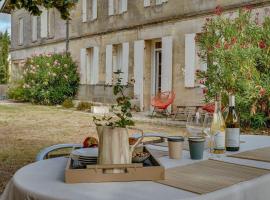 Hotel fotoğraf: Gorgeous stone-property near Saint-Emilion